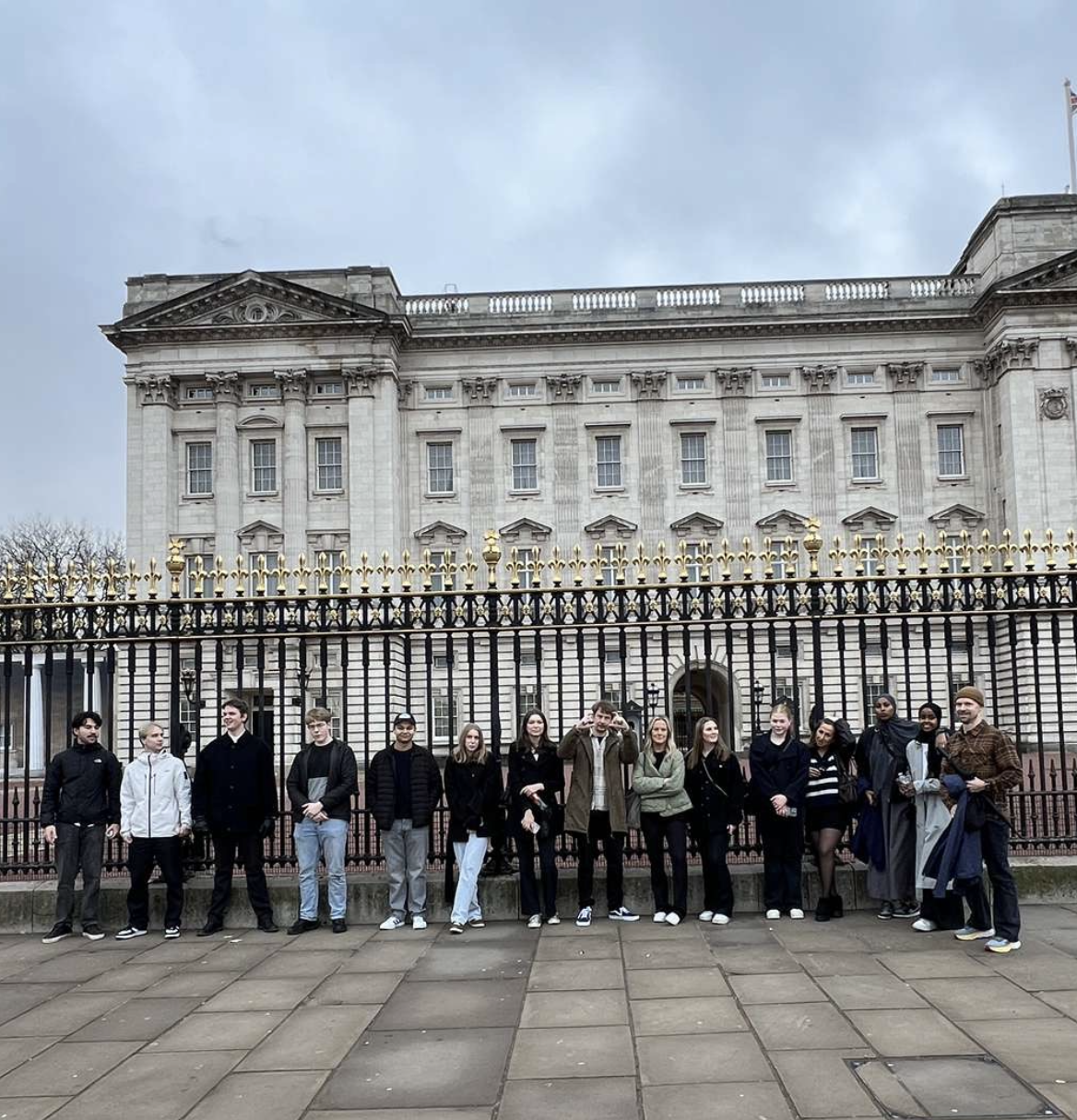 Klassen utanför Buckingham Palace