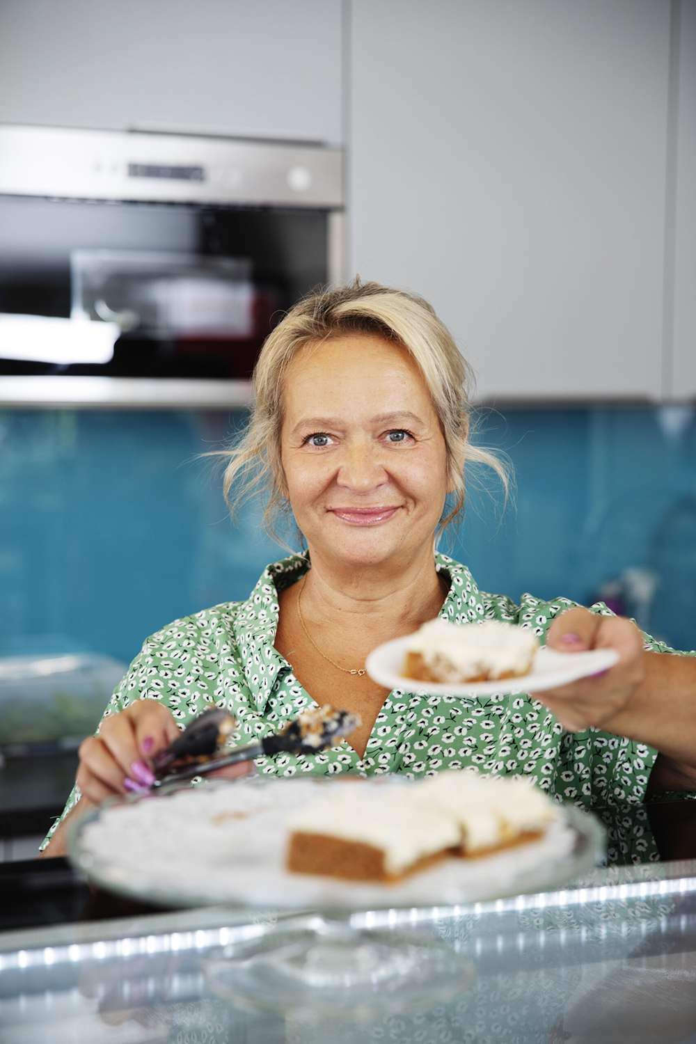 Kicki serverar Morotskaka